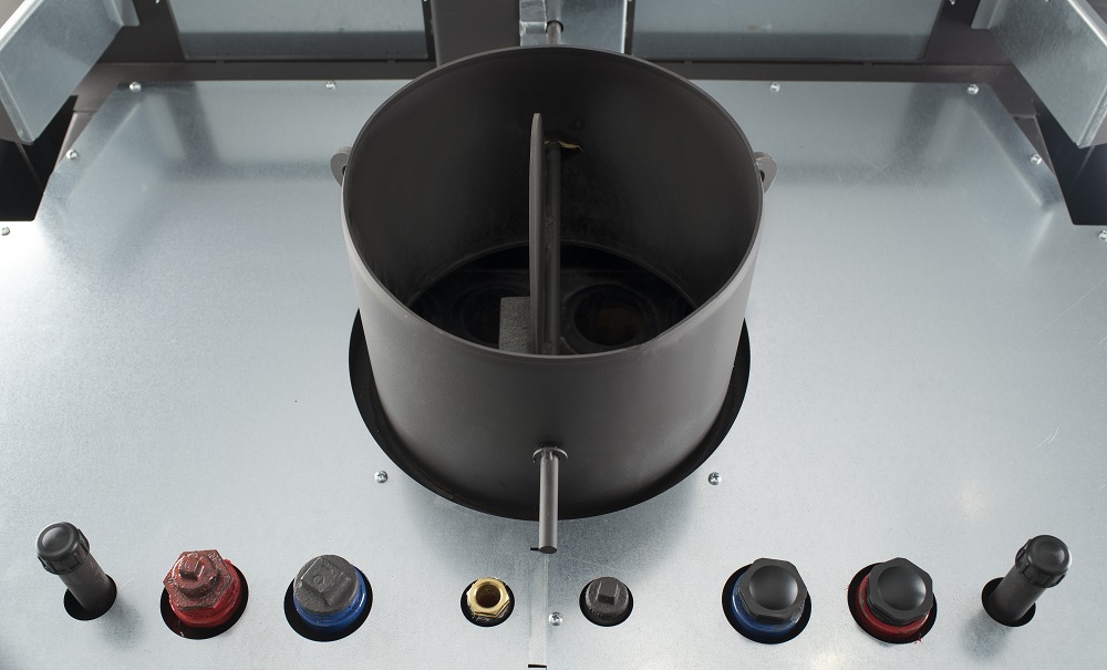 Βαλβίδες (είσοδος - έξοδος νερού) αριστερά + δεξία.